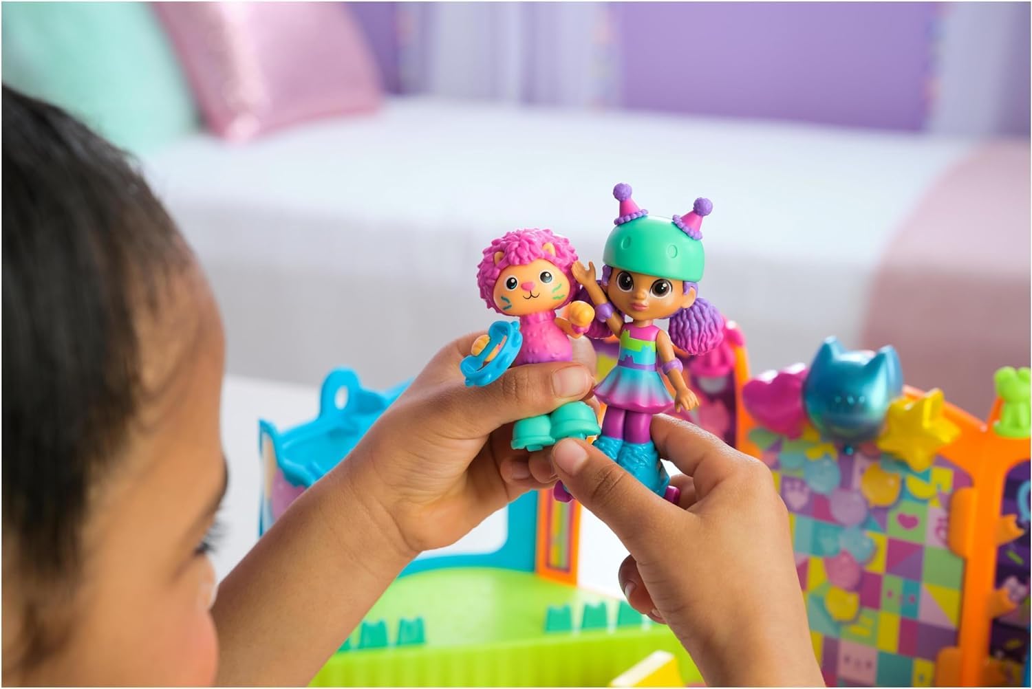 Gabby’s Dollhouse, Party Room Playset with Exclusive Toy Figures, Dollhouse Furniture, Accessories & Fidget Play, Kids Toys for Girls and Boys Ages 3+