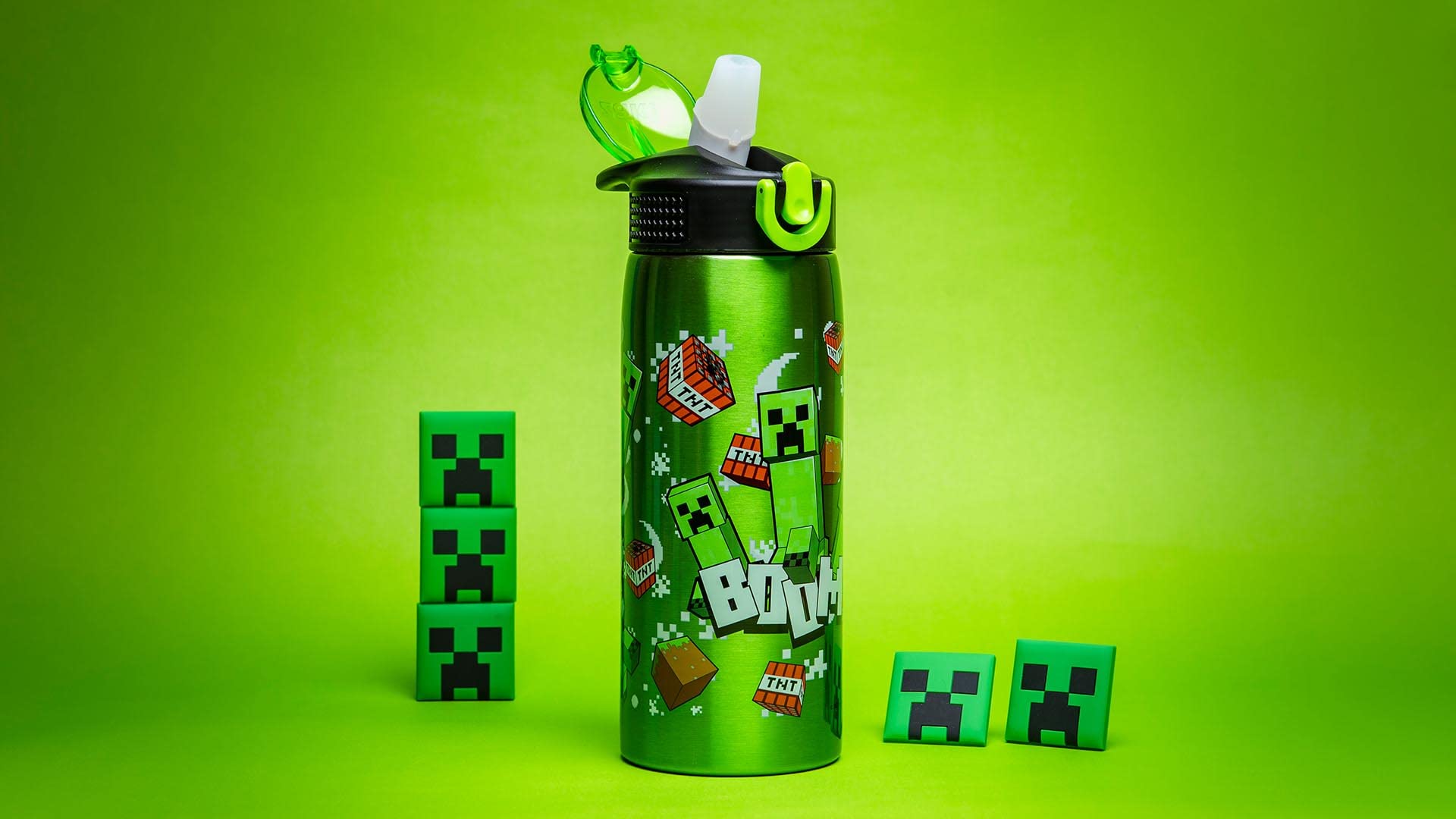 Zak Designs Minecraft Water Bottle for Travel and At Home, 19 oz Vacuum Insulated Stainless Steel with Locking Spout Cover, Built-In Carrying Loop, Leak-Proof Design (Creeper)