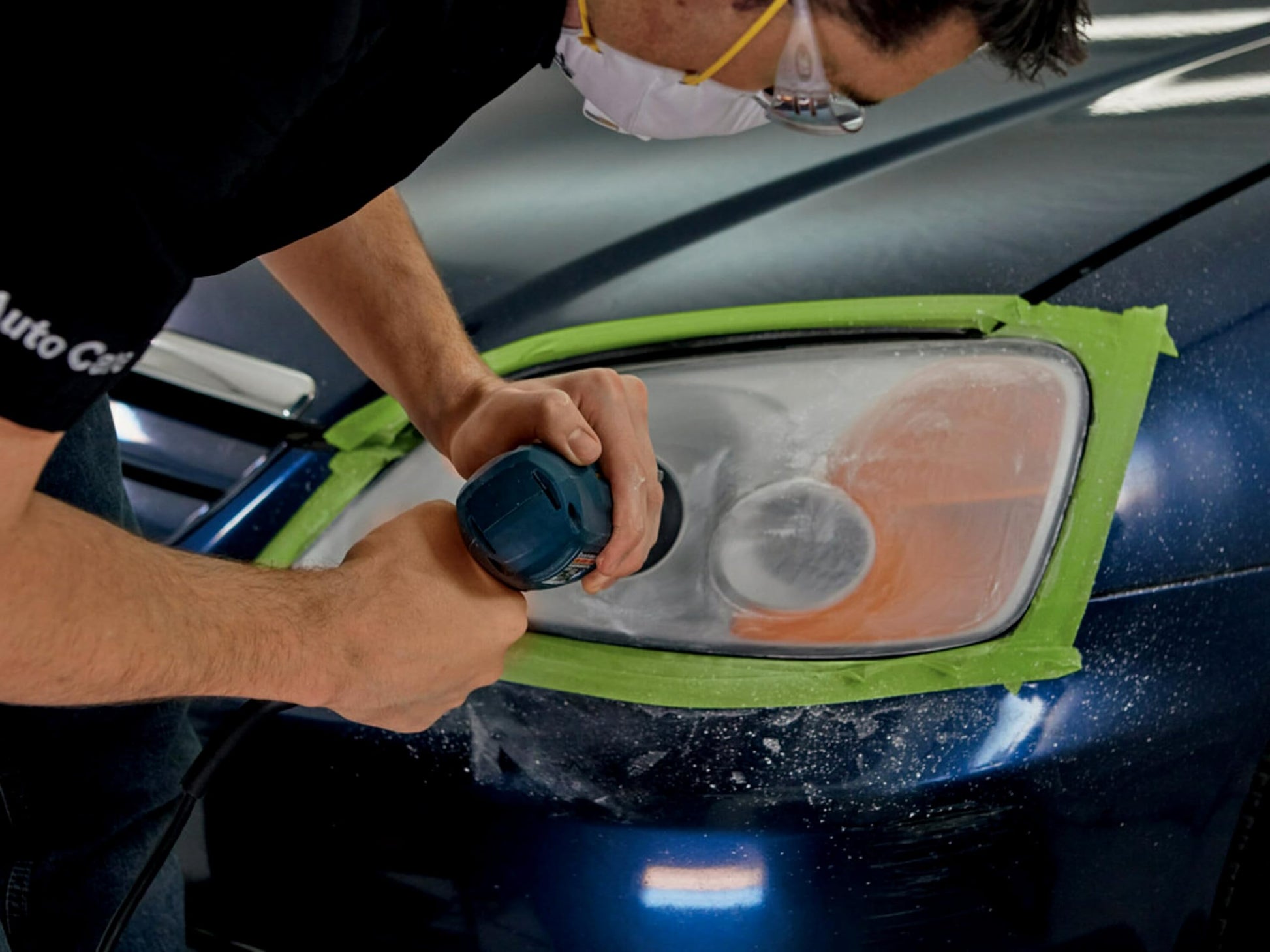 3M Auto Restore and Protect Headlight Restoration Kit, Use On Plastic Lenses, Headlights, Taillight, Fog Lights and More, Includes Sanding Discs, Headlight Clear Coat Wipes, Foam Pad and Glove (39194)