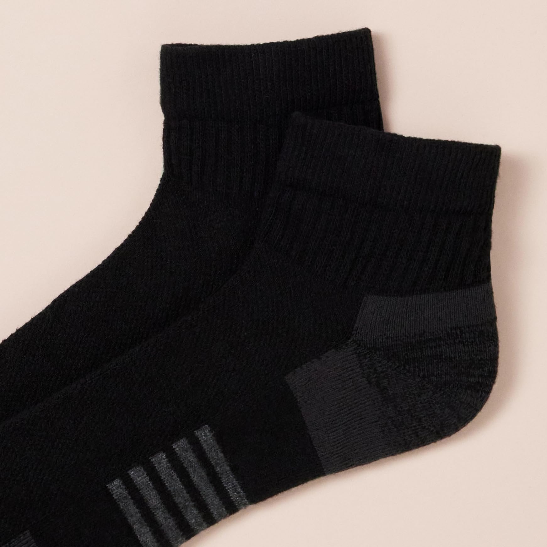 Amazon Essentials Men's Athletic Ankle Socks, Breathable, Cotton Blend, Cushioned, 6 Pairs, Black, 8-12