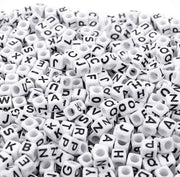 Augshy 700PCS Weiße Buchstabenperlen Alphabet Perlen für DIY (6mm)