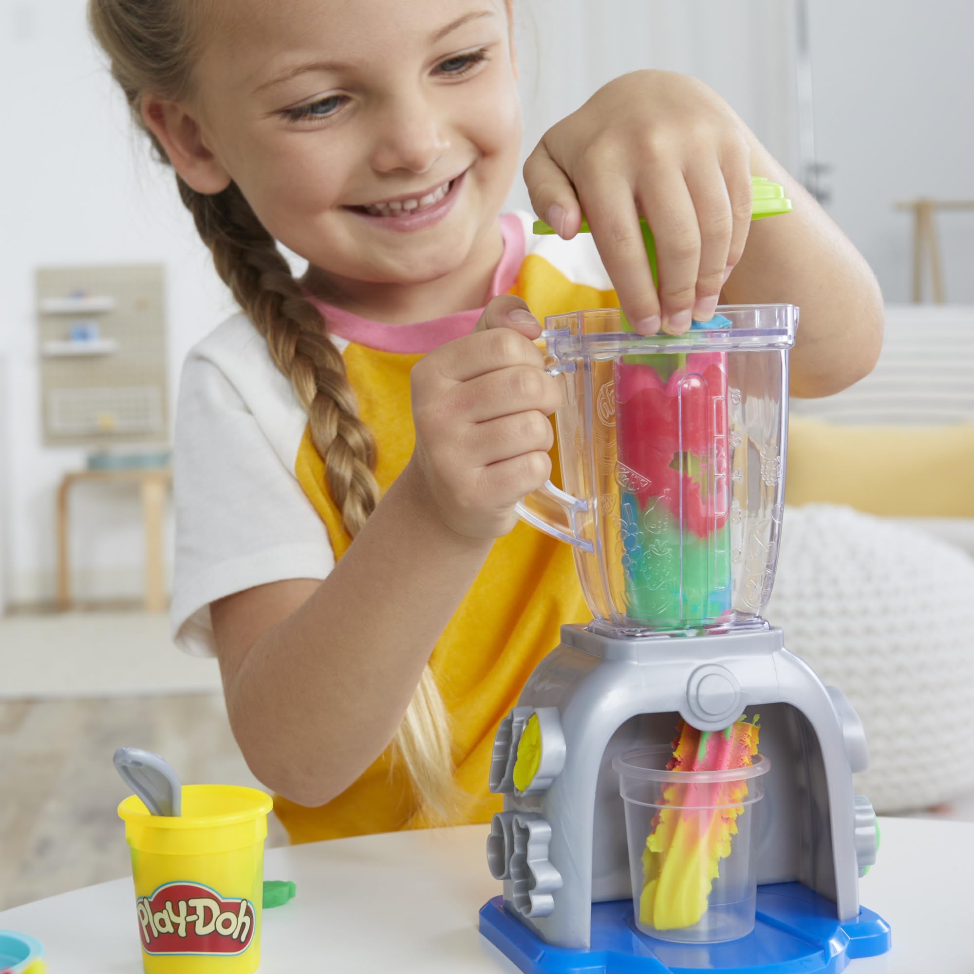 Play Doh Swirlin' Smoothies Toy Blender Playset, Play Kitchen Appliances, Kids Arts and Crafts Toys for 3 Year Old Girls and Boys and Up