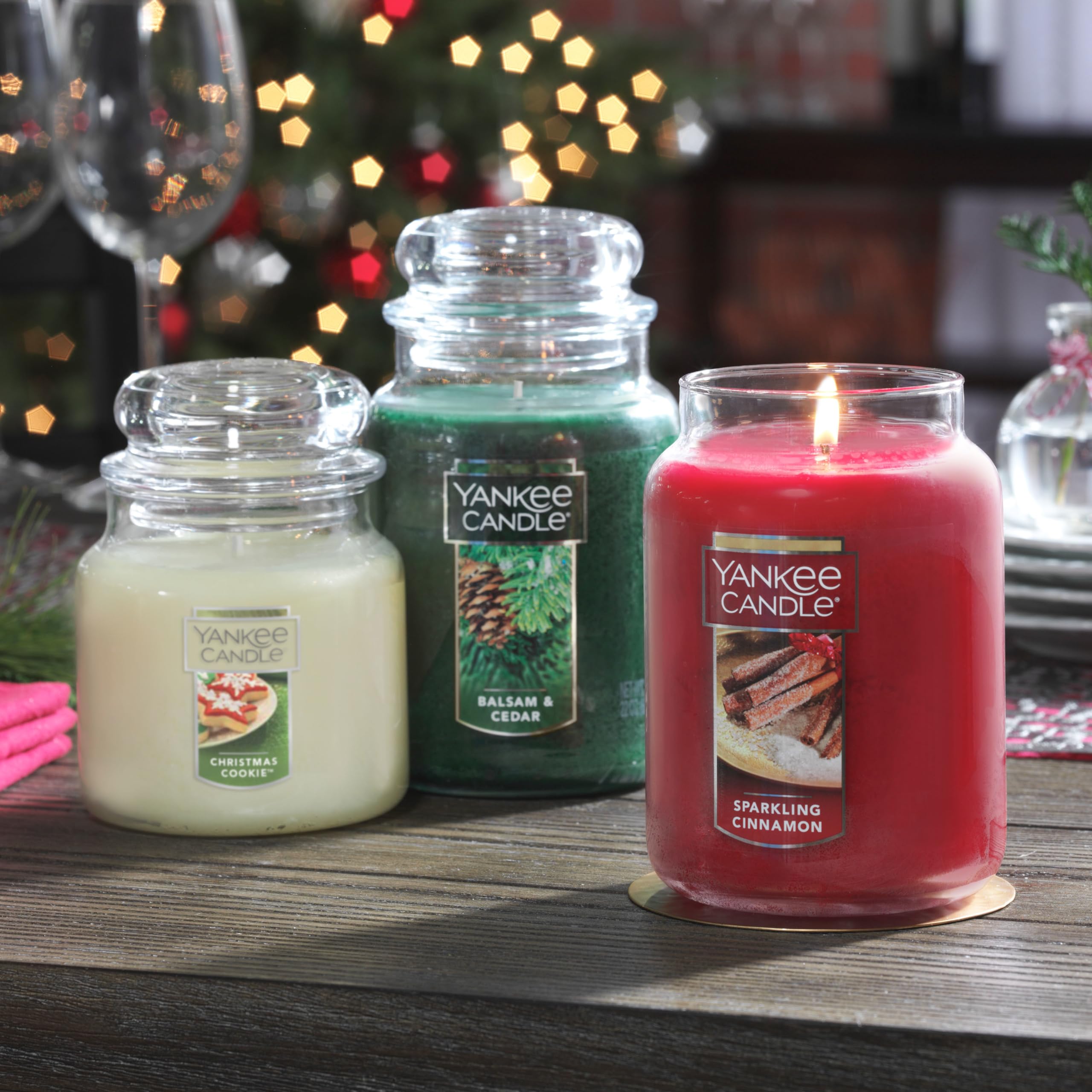 Yankee Candle Sparkling Cinnamon Scented, Classic 22oz Large Jar Single Wick Candle, Over 110 Hours of Burn Time | Holiday Gifts for All: Perfect for Fall and Winter Decor