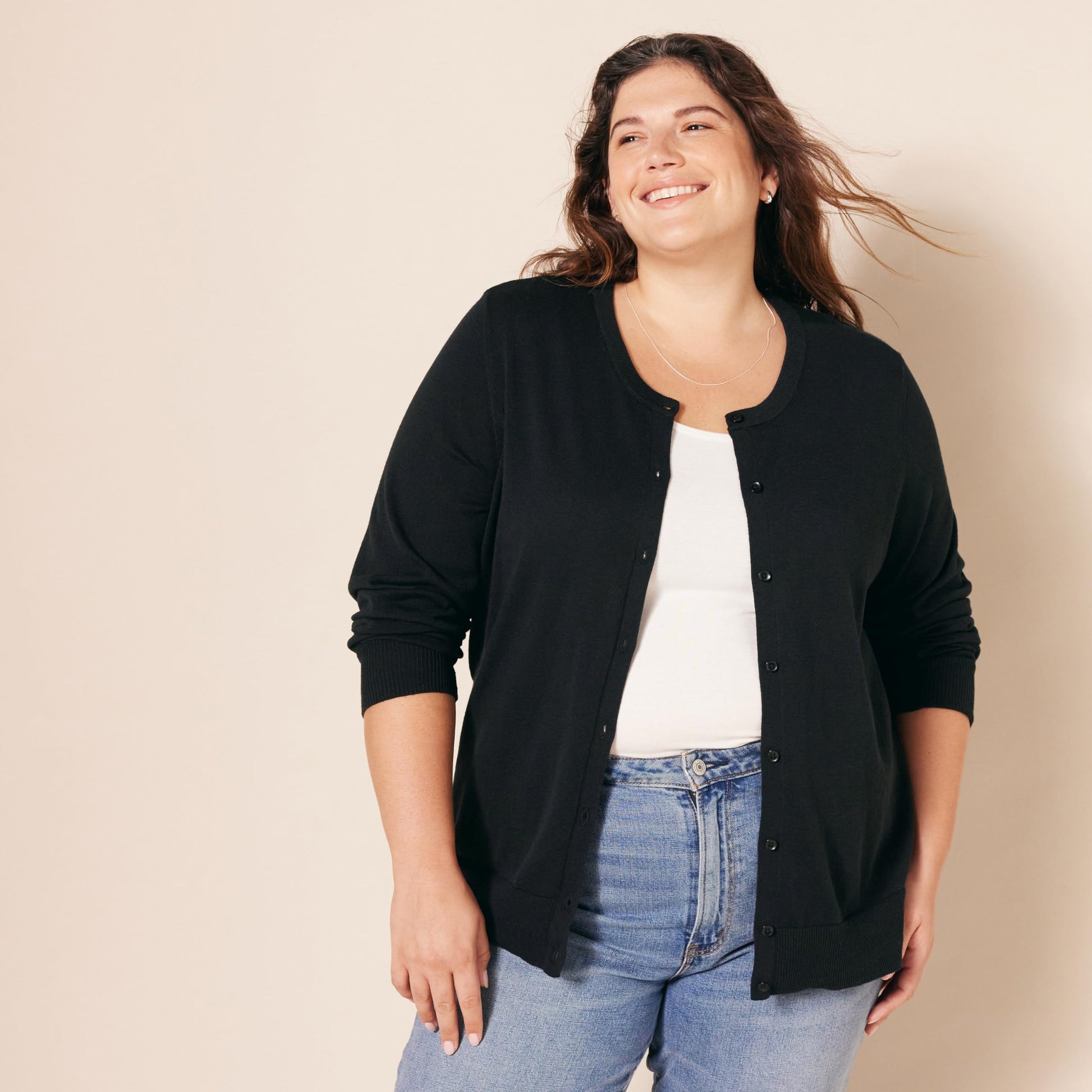 Amazon Essentials Women's Lightweight Crewneck Cardigan Sweater (Available in Plus Size), Black, Large