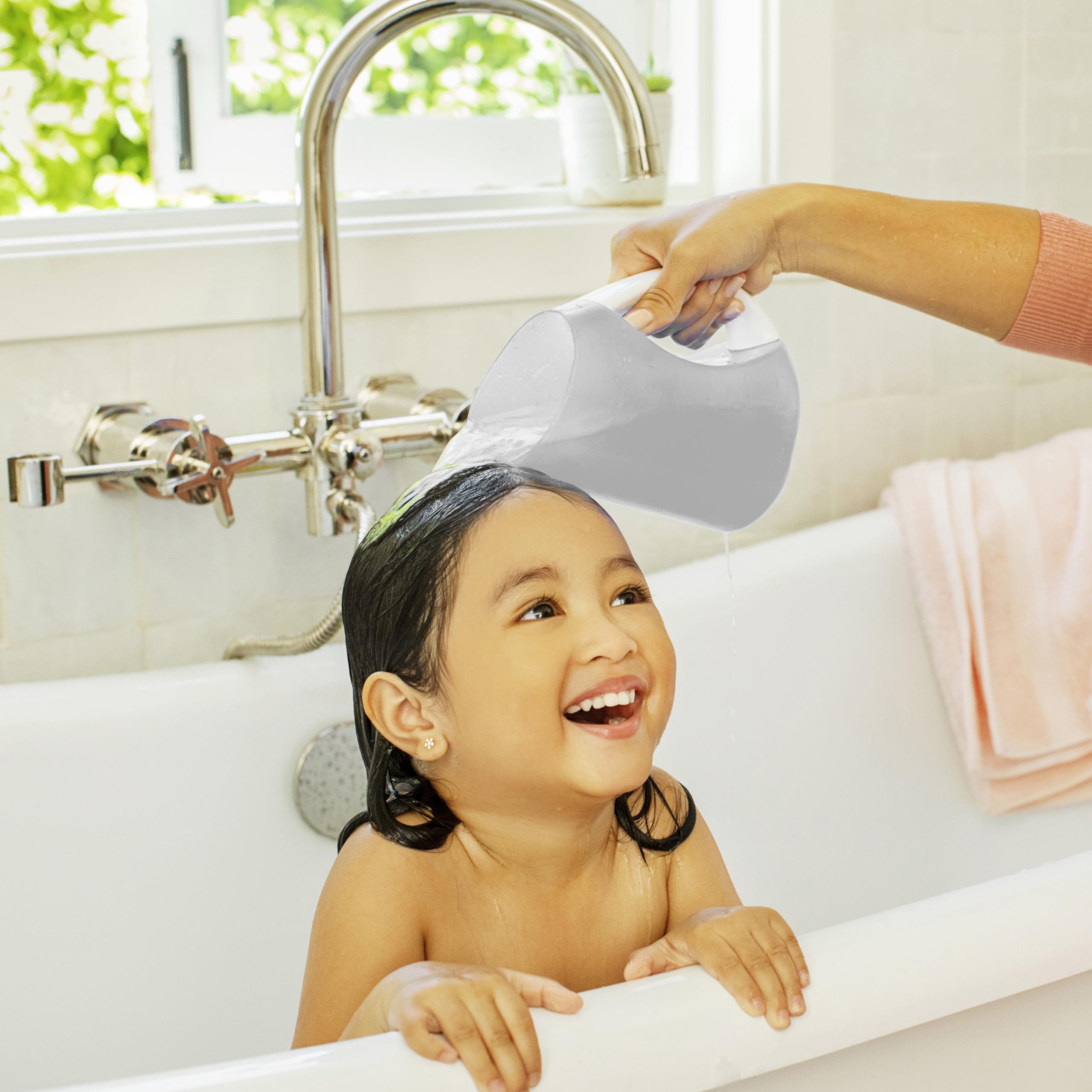 Munchkin® Rinse™ Shampoo Bath Rinser Cup, Ultra Soft and Flexible Rim, Babies, Toddlers and Kids, Grey