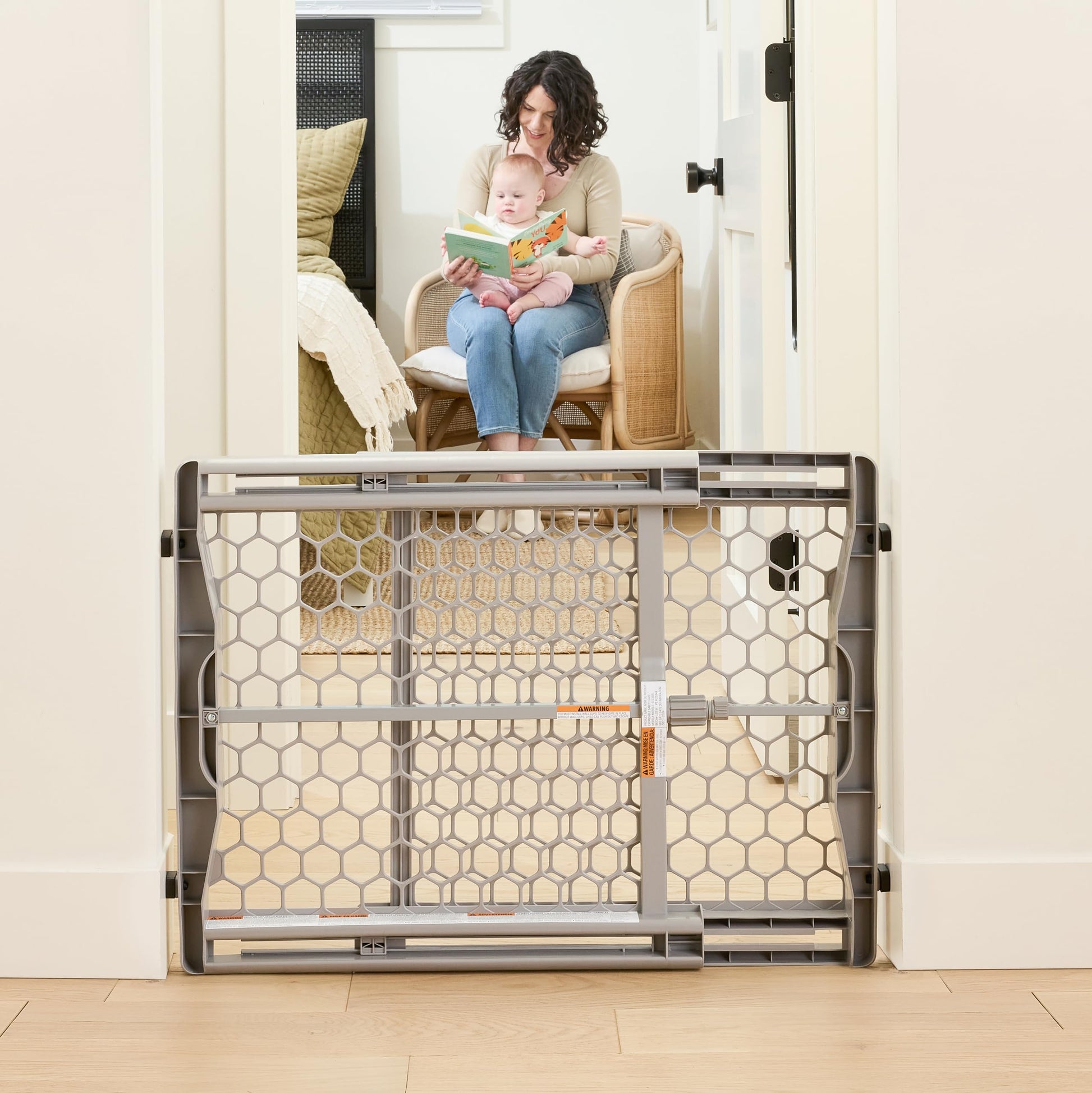 Regalo Easy Fit Plastic Adjustable Extra Wide Baby Gate, Award Winning Brand, 23 Inches Tall, Fits Openings Between 28 to 42 Inches, Pressure Mounted