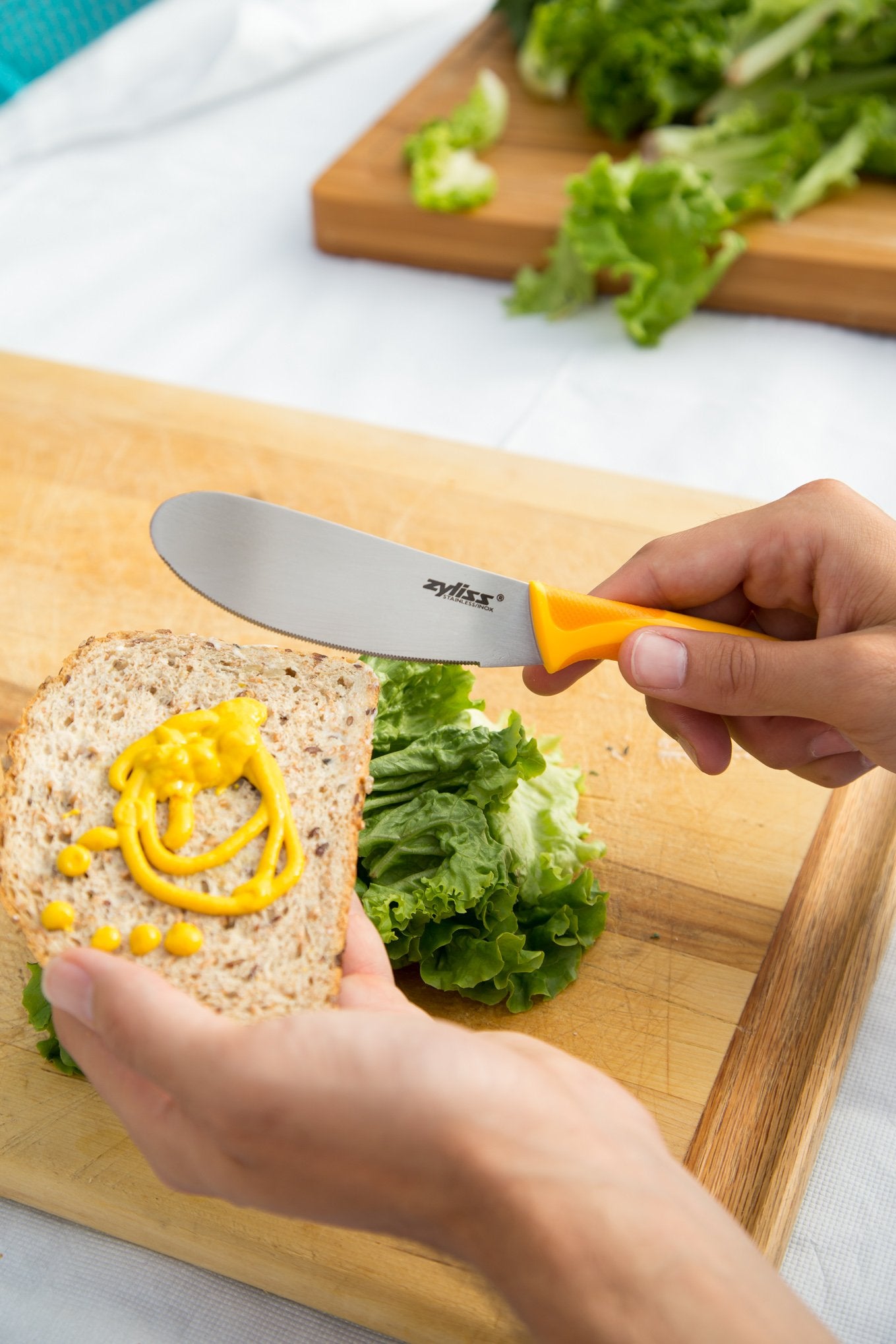 Zyliss Sandwich Knife & Condiment Spreader - Sandwich Spreader Knife for Butter, Cream Cheese, & Jellies - Butter for Bagels & Toast - Orange